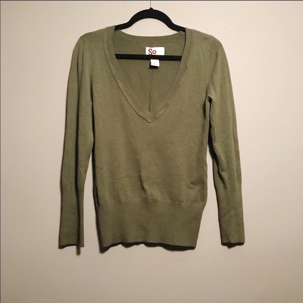 Green fall sweater size large! Make an offer !
